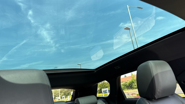 Land Rover Range Rover Evoque 1.5 P300e R-Dynamic HSE 5dr Auto Hatchback